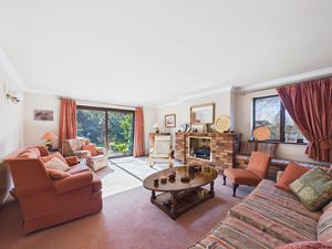 Lounge- click for photo gallery